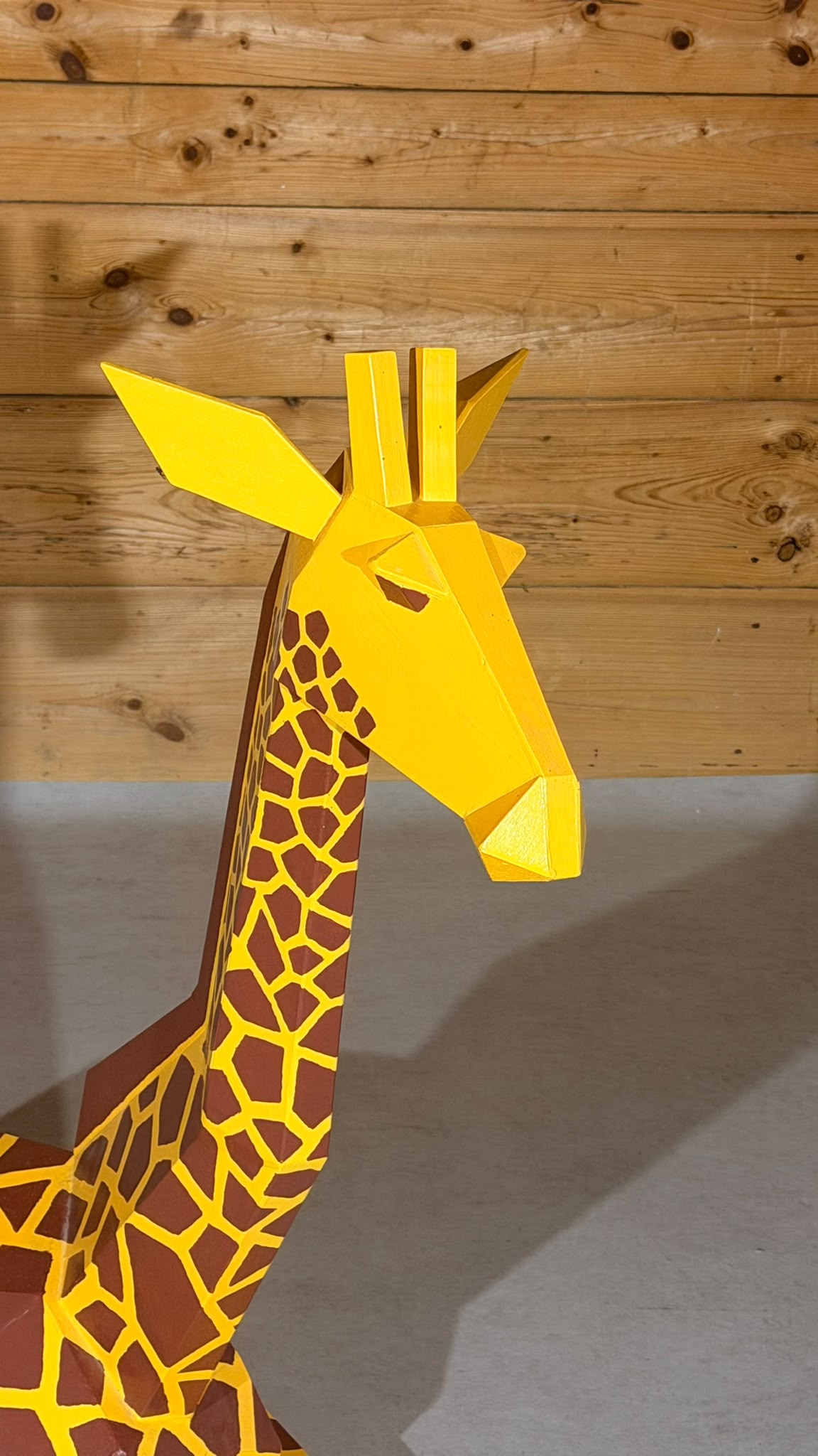 Design Deko Giraffe Skulptur im Origami Stil  aus Sperrholz