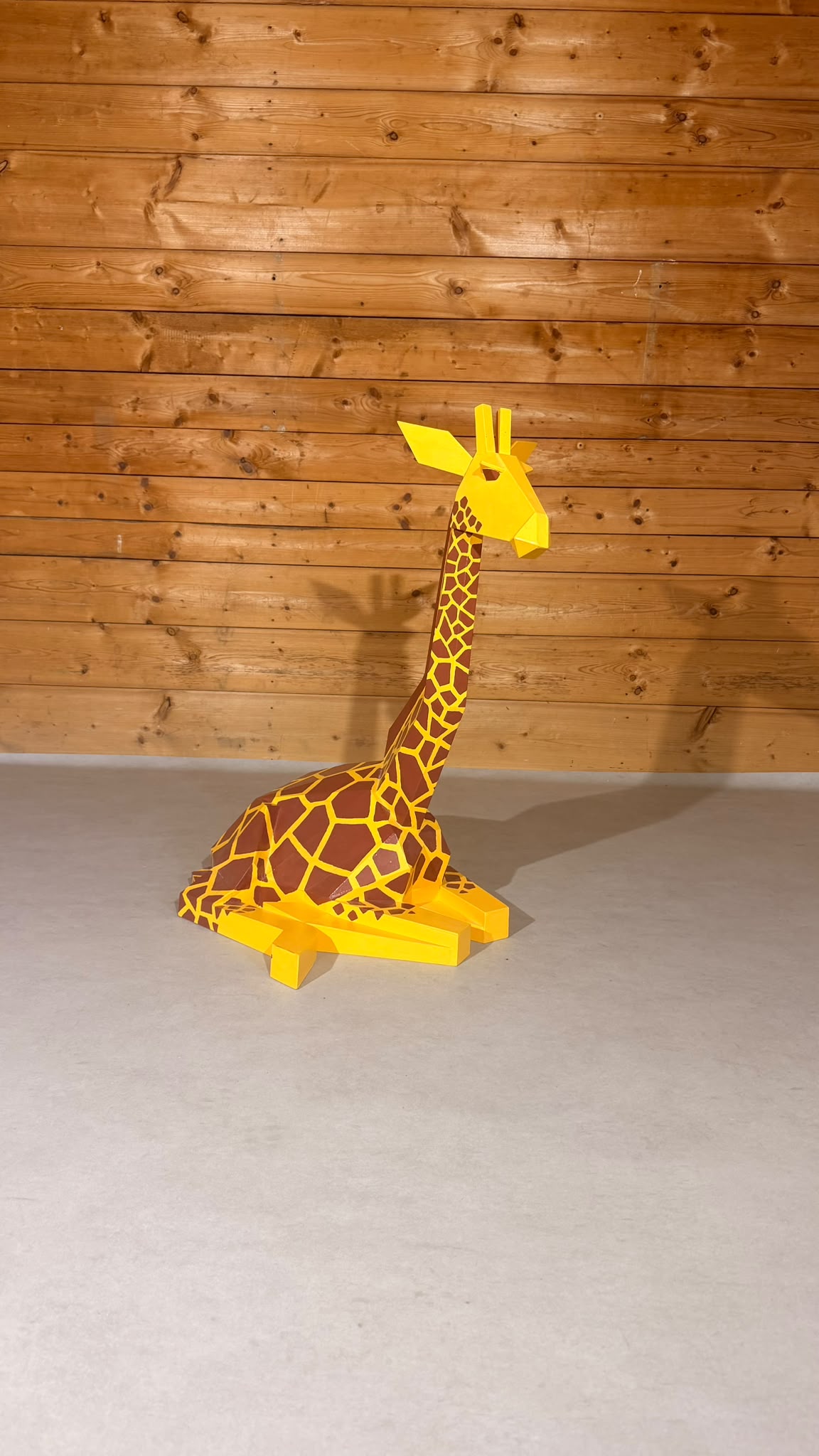 Design Deko Giraffe Skulptur im Origami Stil  aus Sperrholz