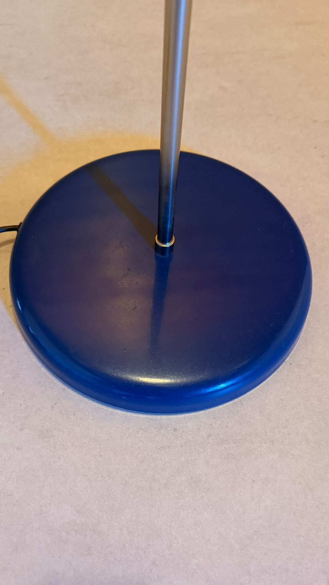 Postmoderne italienische La Relco Stehlampe in Tulpenform