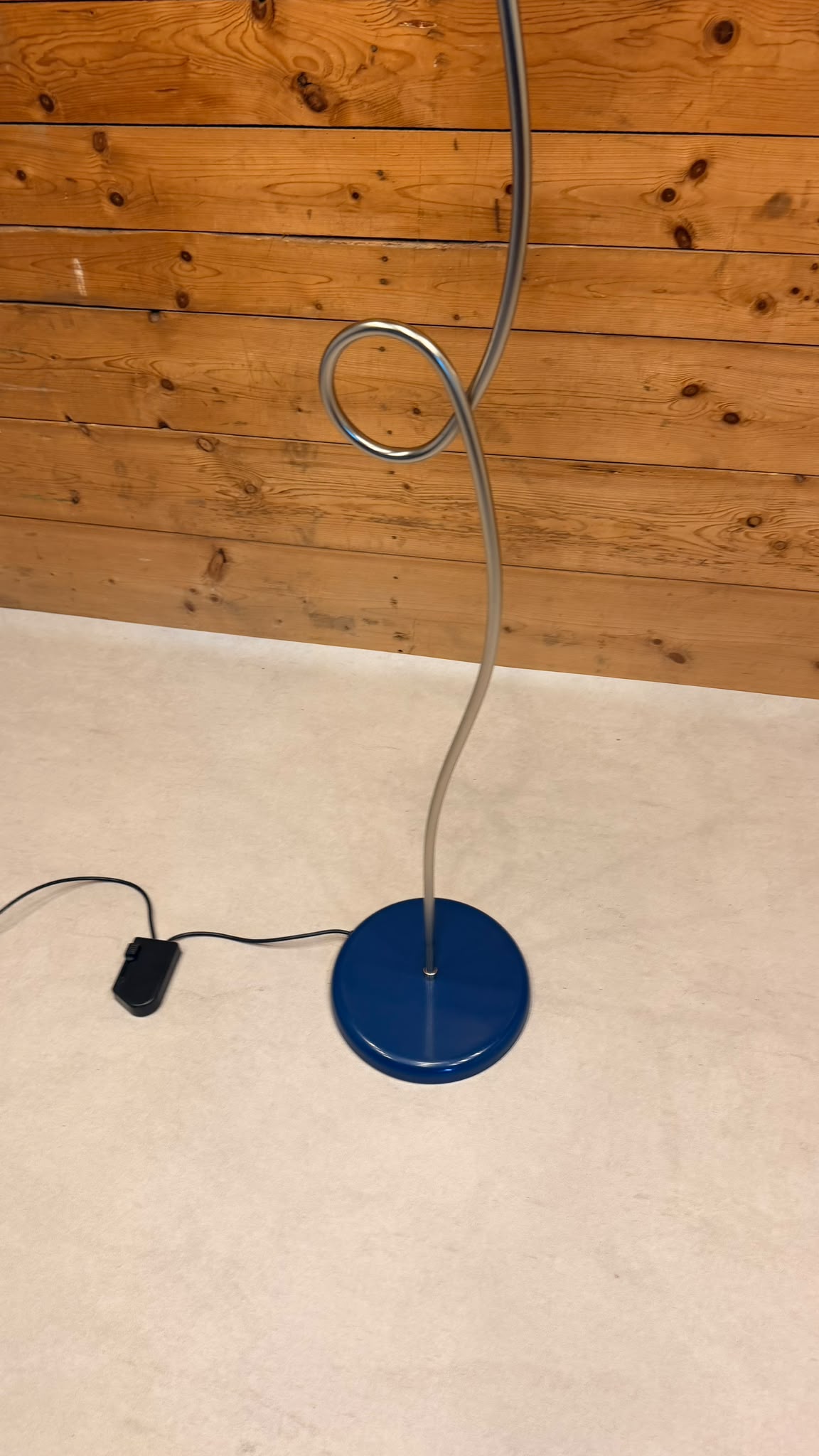 Postmoderne italienische La Relco Stehlampe in Tulpenform
