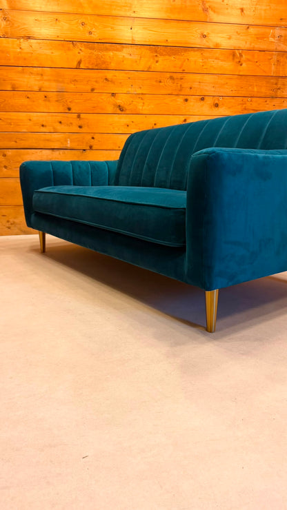 Elegantes 2-Sitzer Samt Sofa in Petrol goldene Metallfüsse