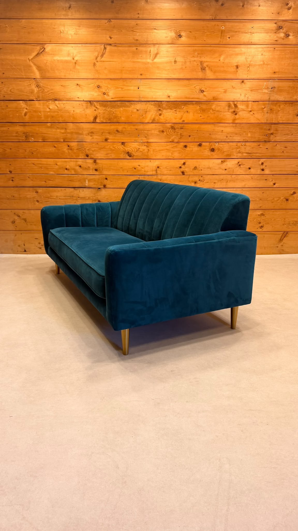 Elegantes 2-Sitzer Samt Sofa in Petrol goldene Metallfüsse