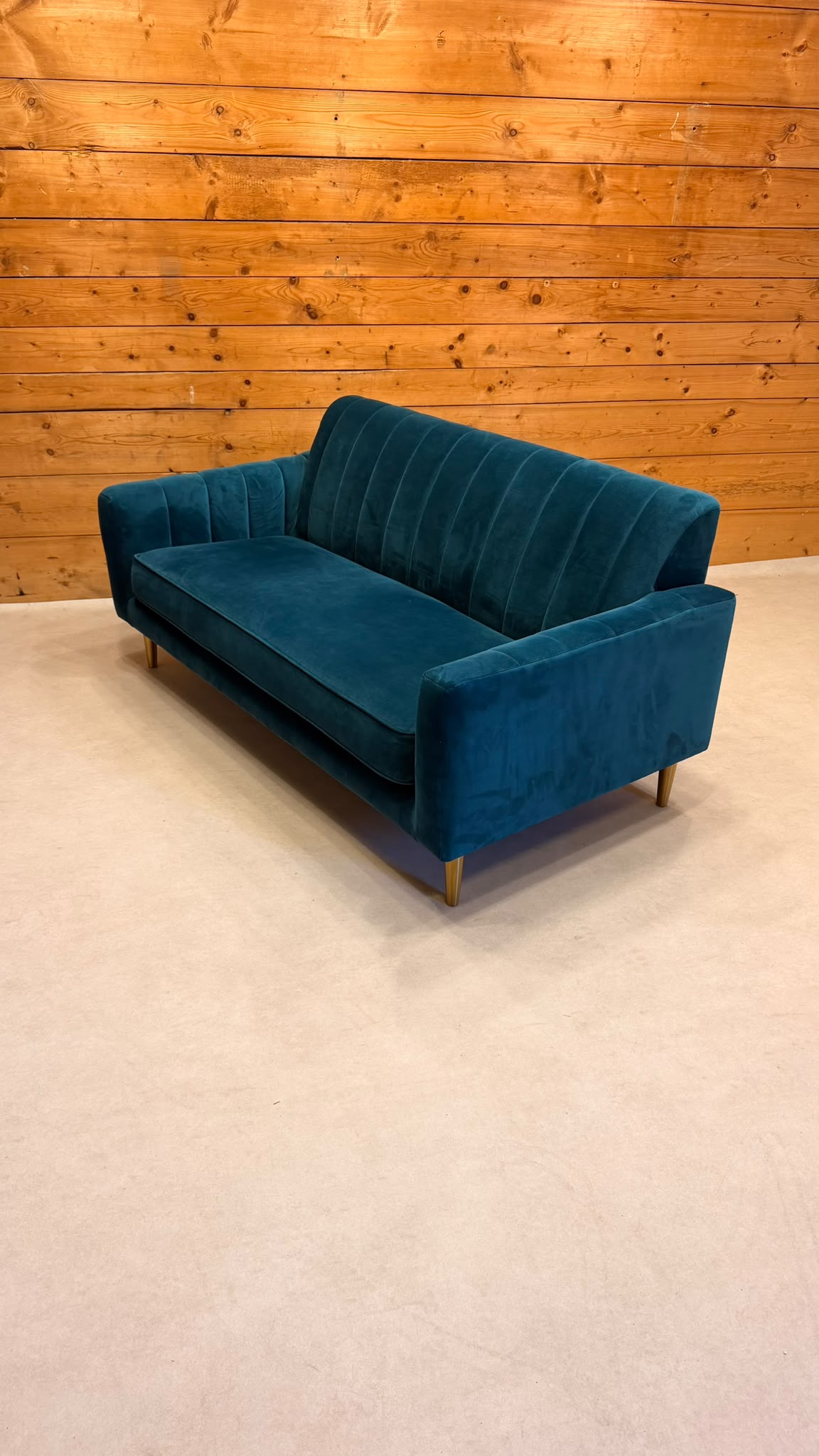 Elegantes 2-Sitzer Samt Sofa in Petrol goldene Metallfüsse