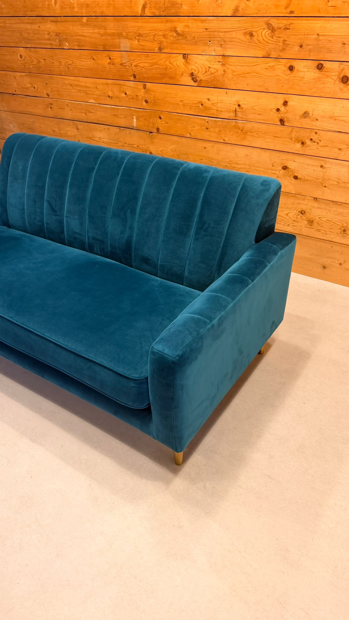 Elegantes 2-Sitzer Samt Sofa in Petrol goldene Metallfüsse