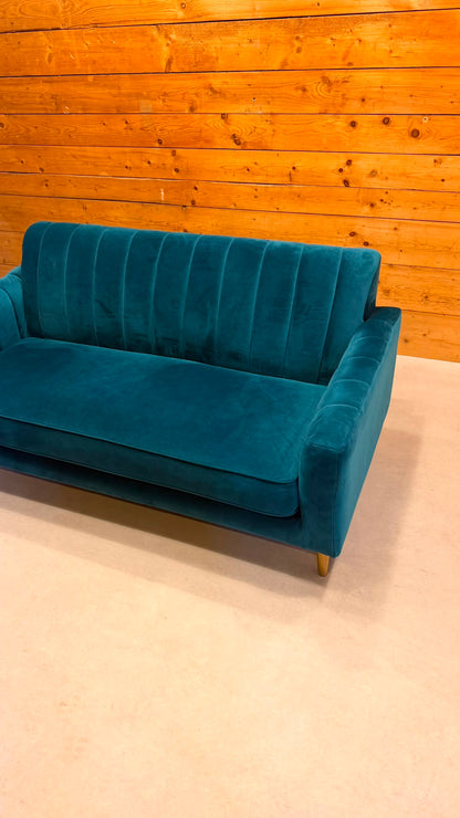 Elegantes 2-Sitzer Samt Sofa in Petrol goldene Metallfüsse