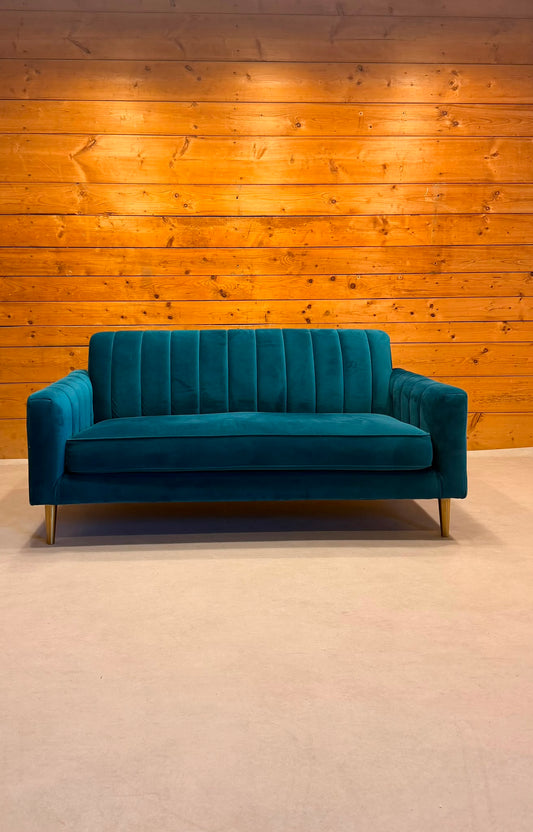 Elegantes 2-Sitzer Samt Sofa in Petrol goldene Metallfüsse
