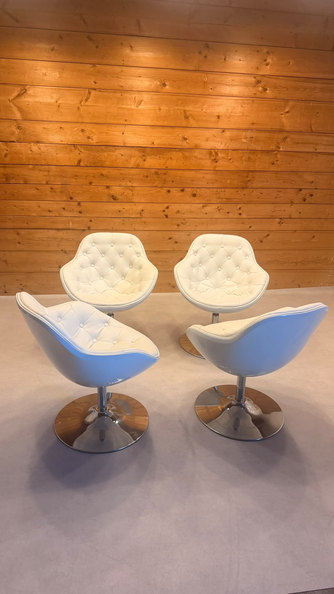 Drehbare Lounge Sessel Weiss Chrom im Space Age Stil