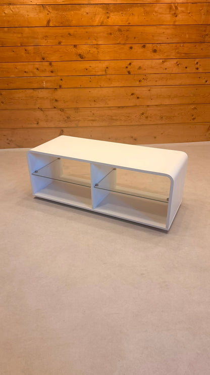 Design Lowboard auf Rollen in weiss mit Glasablage