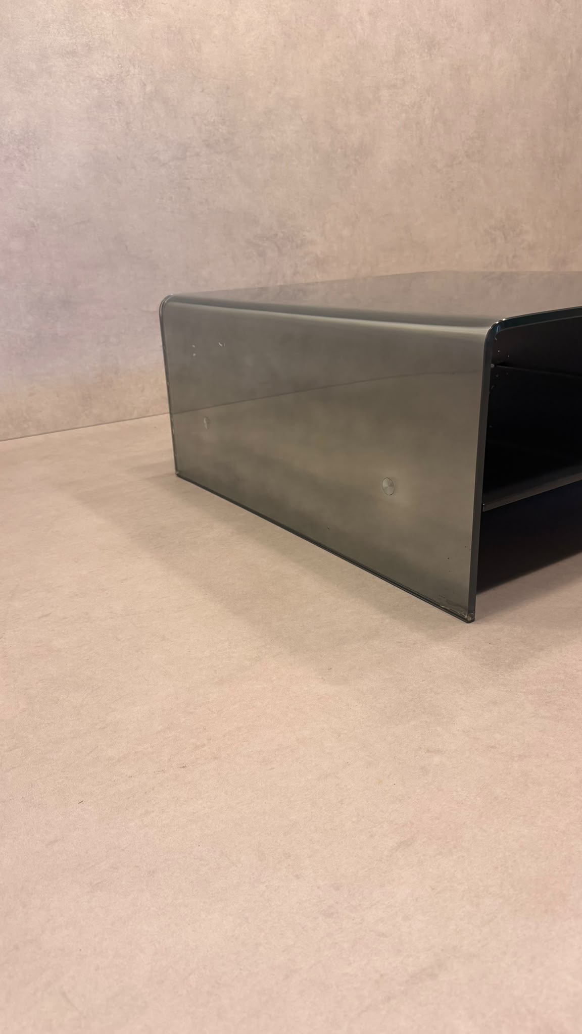 Couchtisch Coffee Table aus gebogenem getöntem Glas