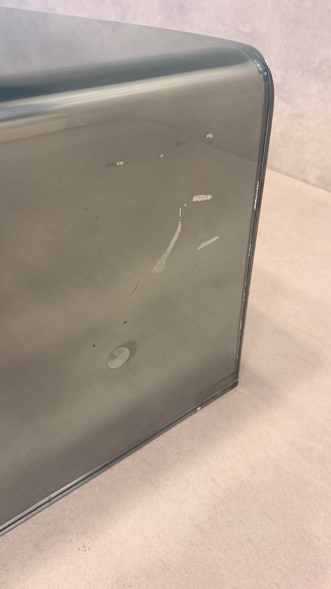 Couchtisch Coffee Table aus gebogenem getöntem Glas