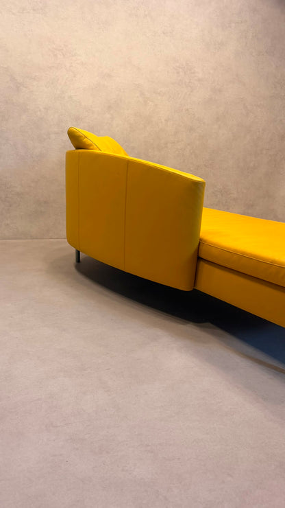 Dreipunkt Design Daybed Sofa  aus Leder in Senfgelb