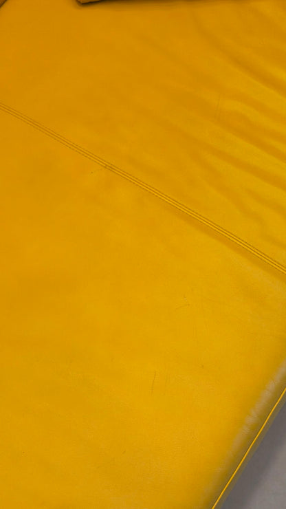 Dreipunkt Design Daybed Sofa  aus Leder in Senfgelb