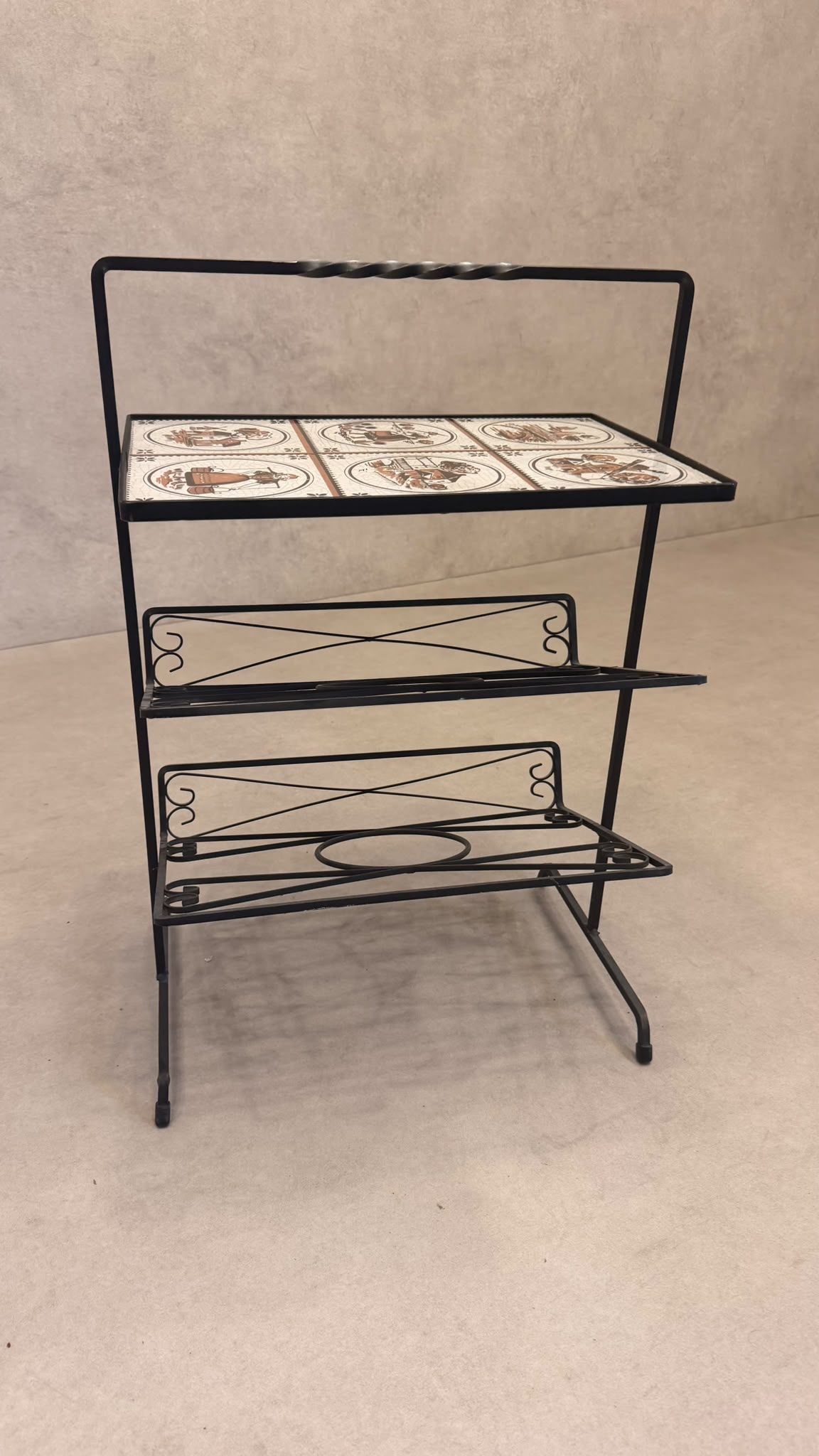 Kultiger Vintage-Zeitungsständer / Beistelltisch mit Resopal