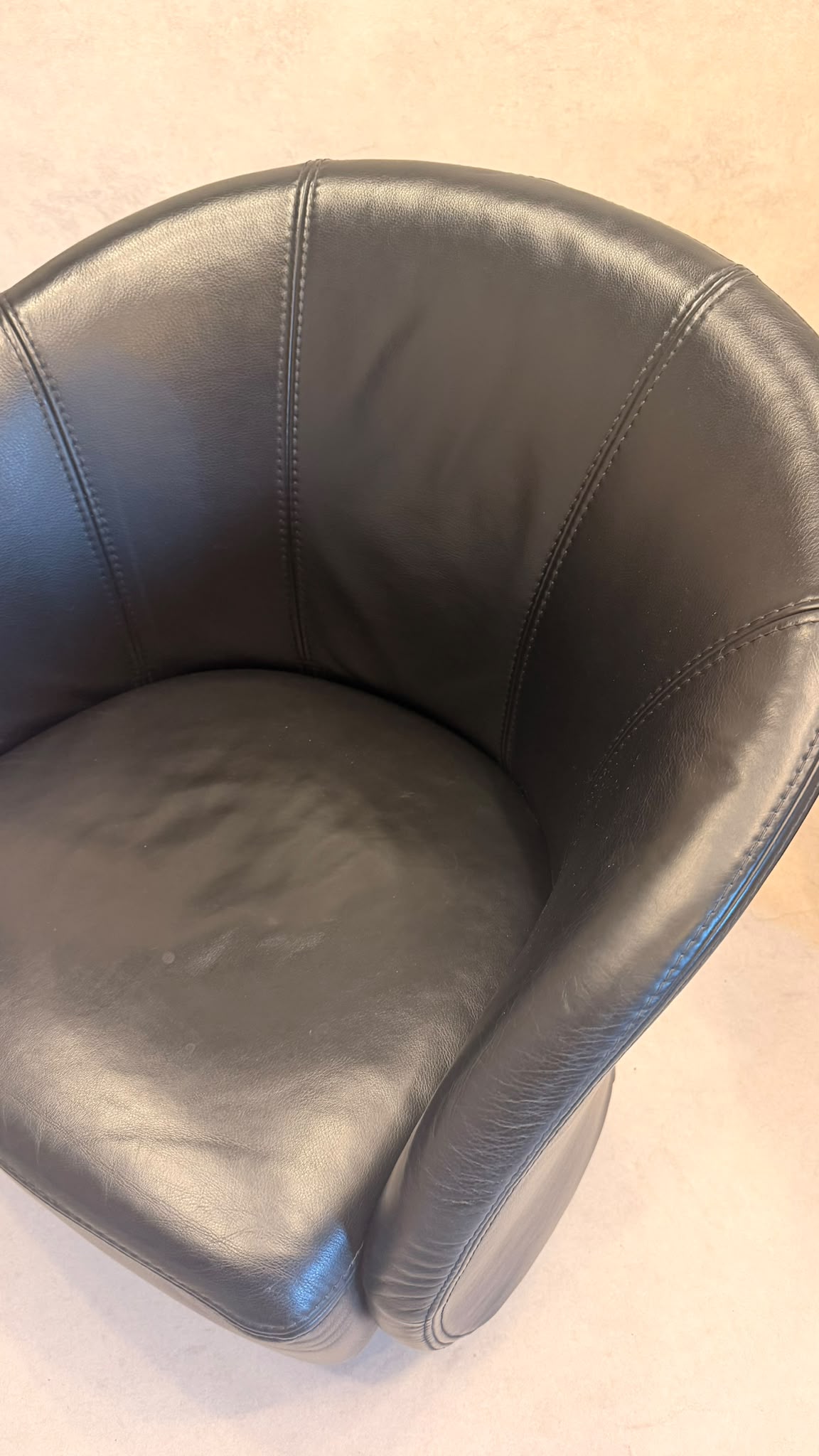 PM Oelsa Sylt Lounge Sessel Drehsessel aus Leder in schwarz