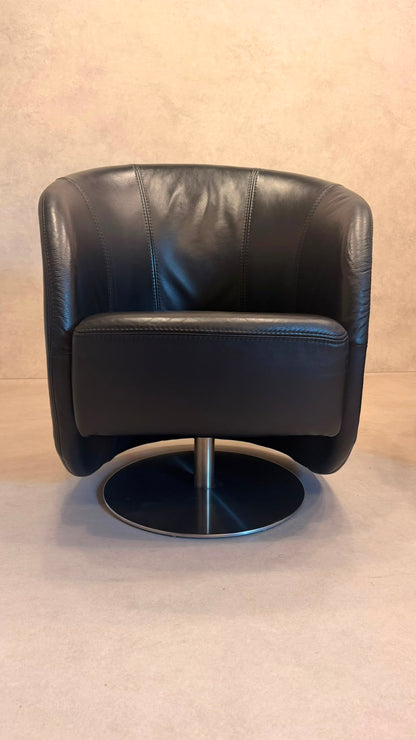 PM Oelsa Sylt Lounge Sessel Drehsessel aus Leder in schwarz