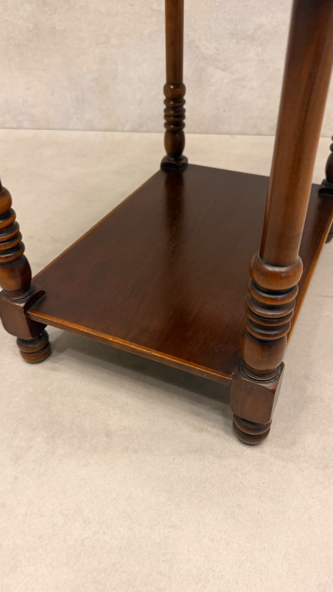 Vintage Beistelltisch Holz mit Schublade & Ablagefläche