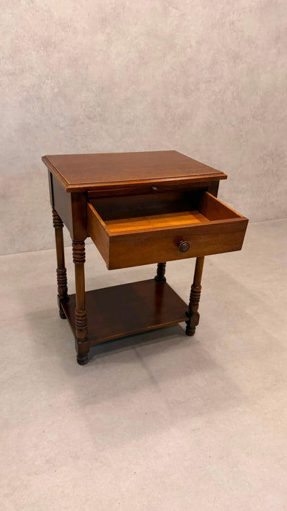 Vintage Beistelltisch Holz mit Schublade & Ablagefläche