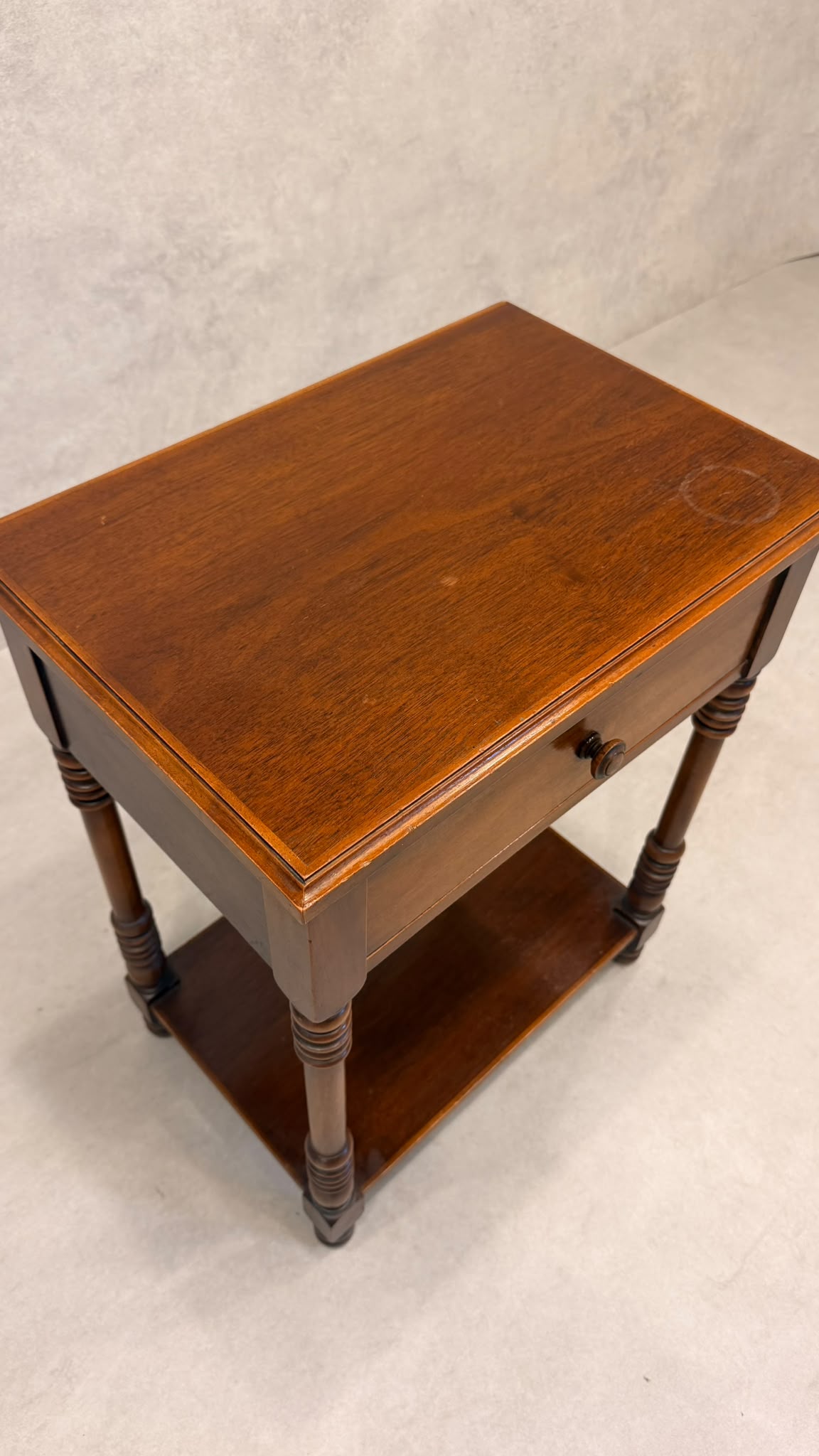 Vintage Beistelltisch Holz mit Schublade & Ablagefläche