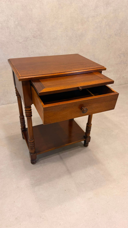 Vintage Beistelltisch Holz mit Schublade & Ablagefläche