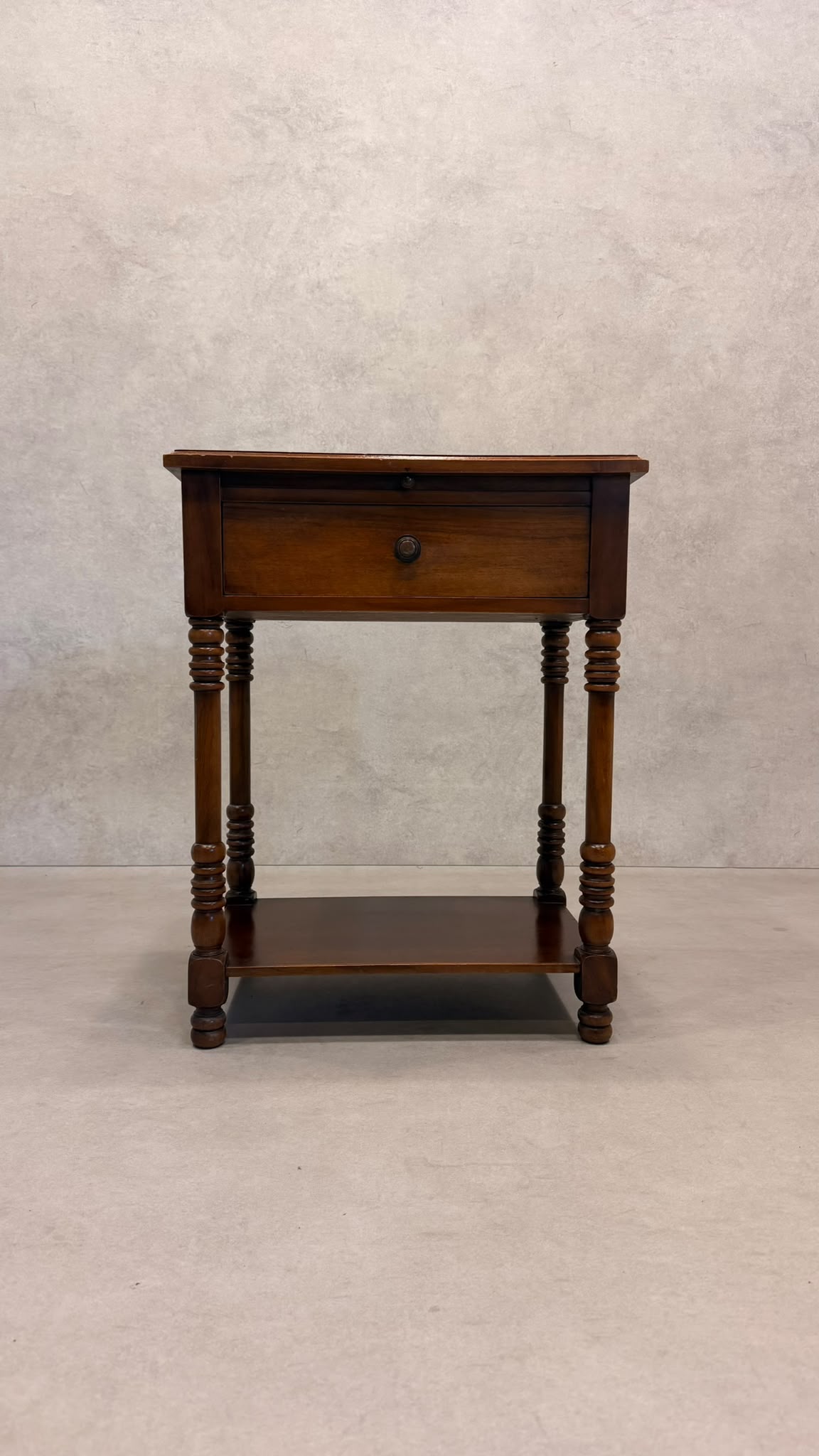 Vintage Beistelltisch Holz mit Schublade & Ablagefläche