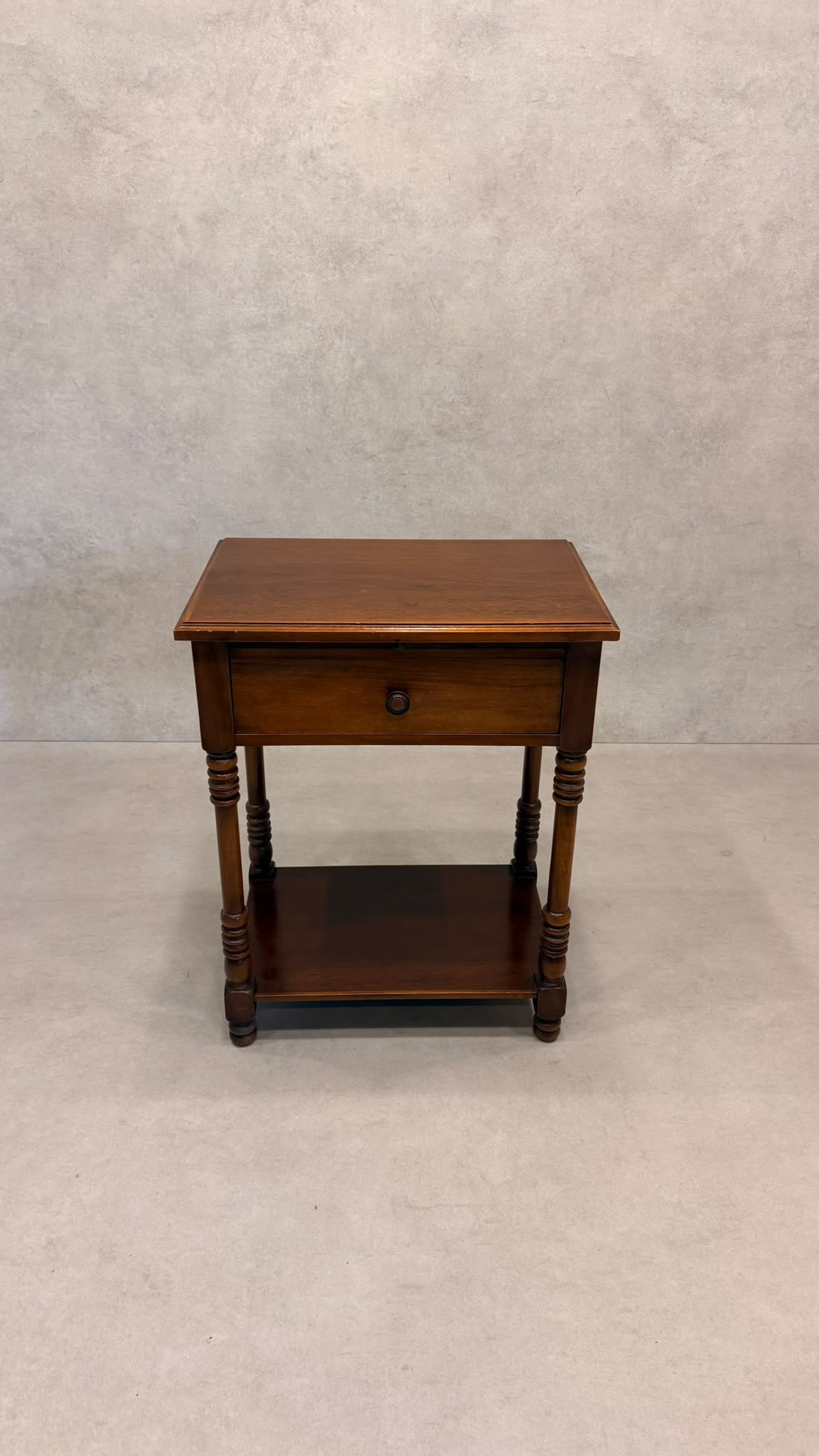 Vintage Beistelltisch Holz mit Schublade & Ablagefläche