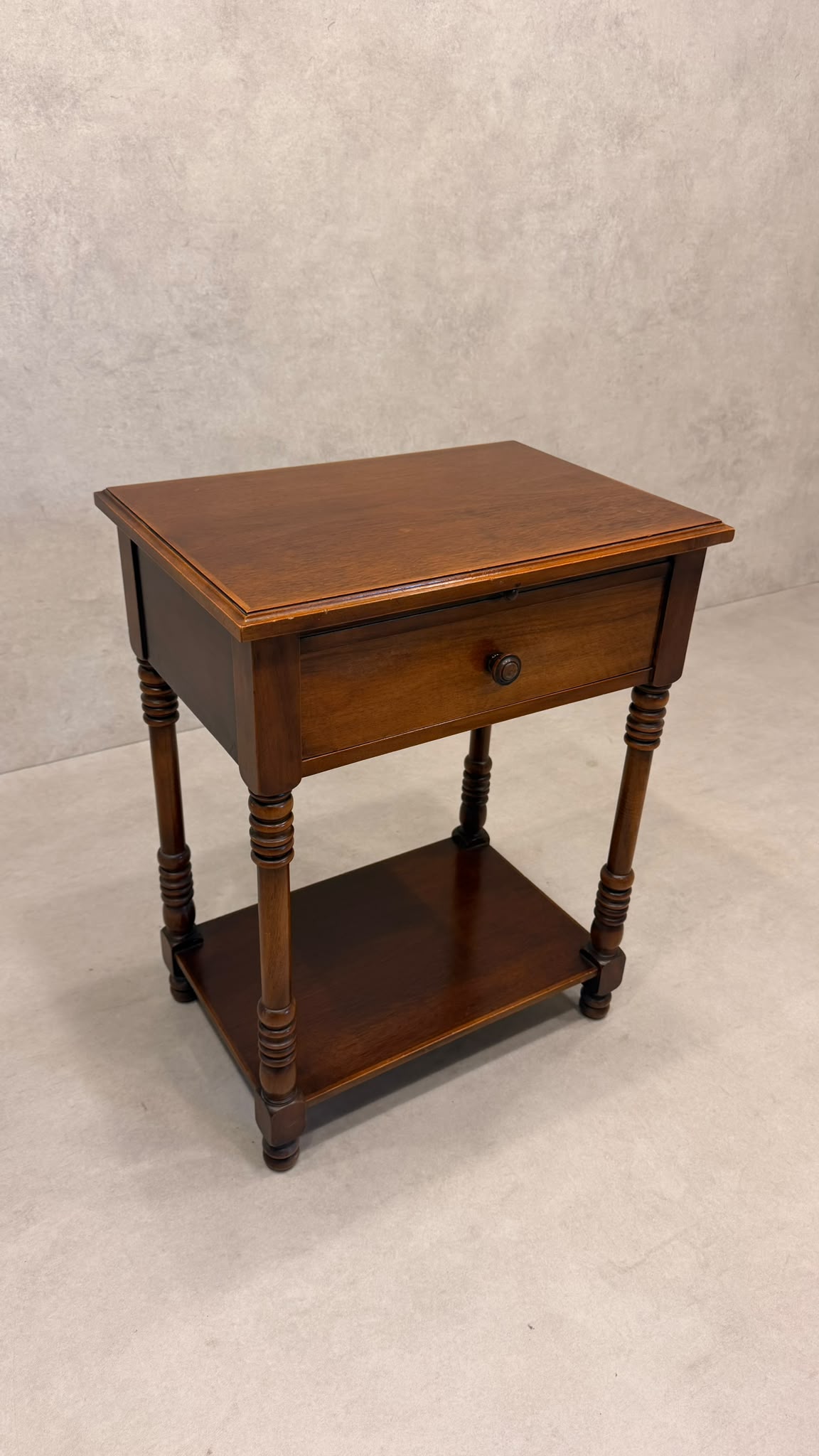 Vintage Beistelltisch Holz mit Schublade & Ablagefläche