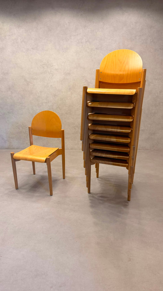 Stapelstühle aus Buche und ergonomisch geformtem Sperrholz