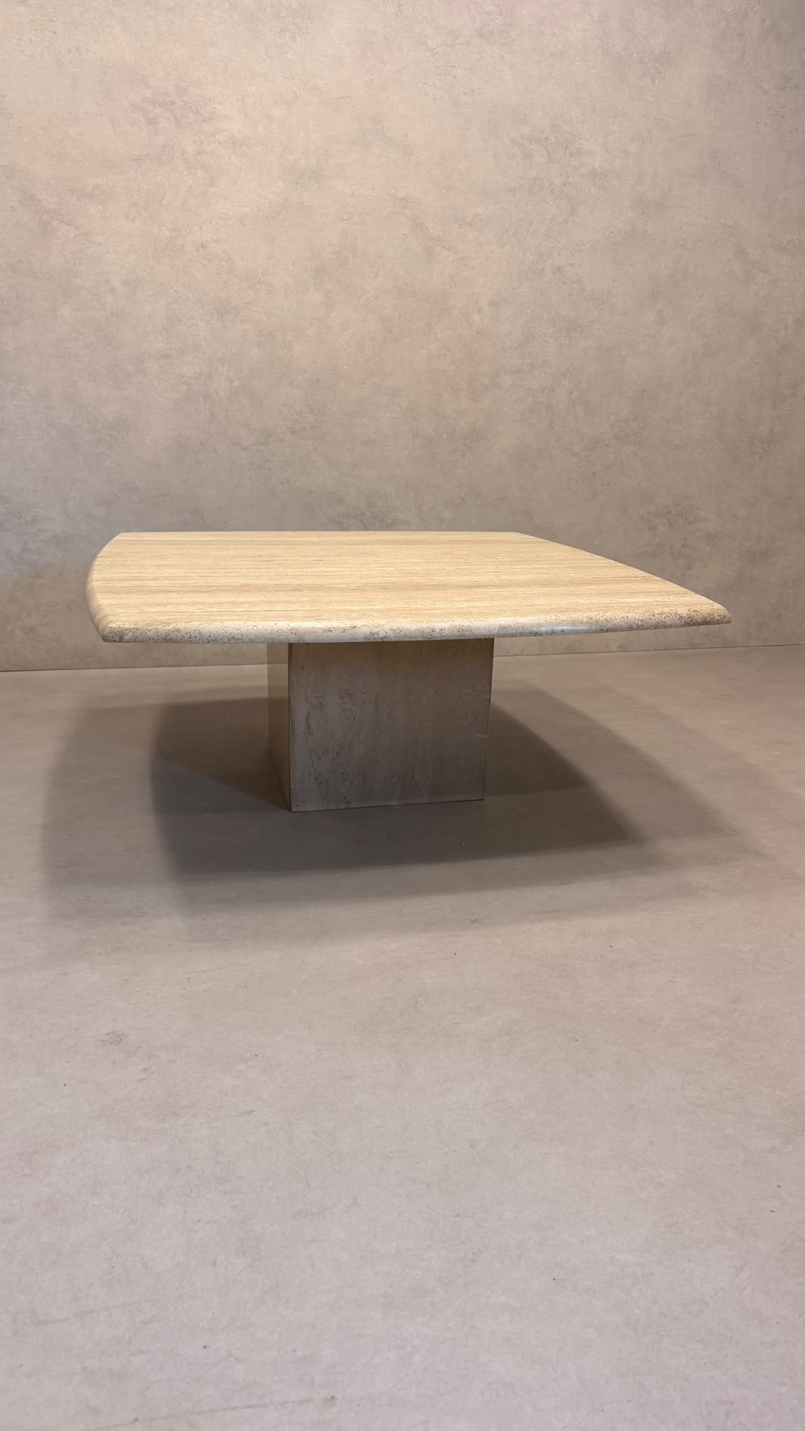 Italienischer vintage Travertin Couchtisch Coffee Table