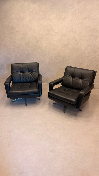 Vintage Sessel aus schwarzem Leder im Knoll-Stil