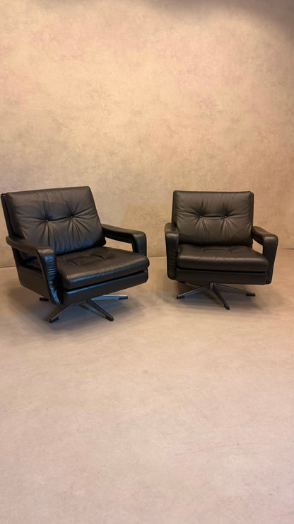 Vintage Sessel aus schwarzem Leder im Knoll-Stil