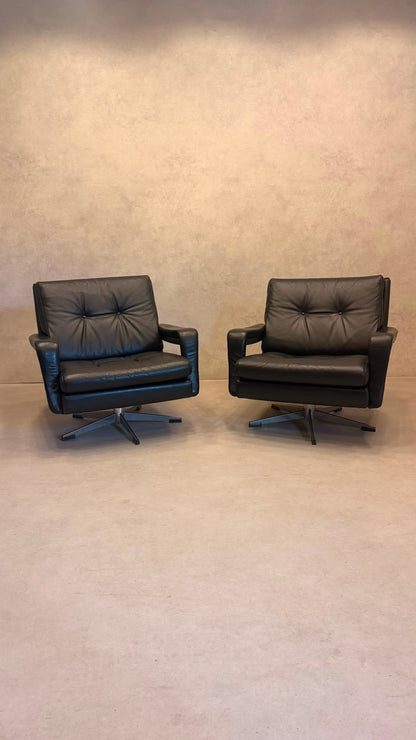 Vintage Sessel aus schwarzem Leder im Knoll-Stil