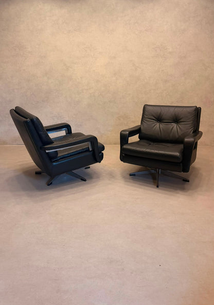 Vintage Sessel aus schwarzem Leder im Knoll-Stil
