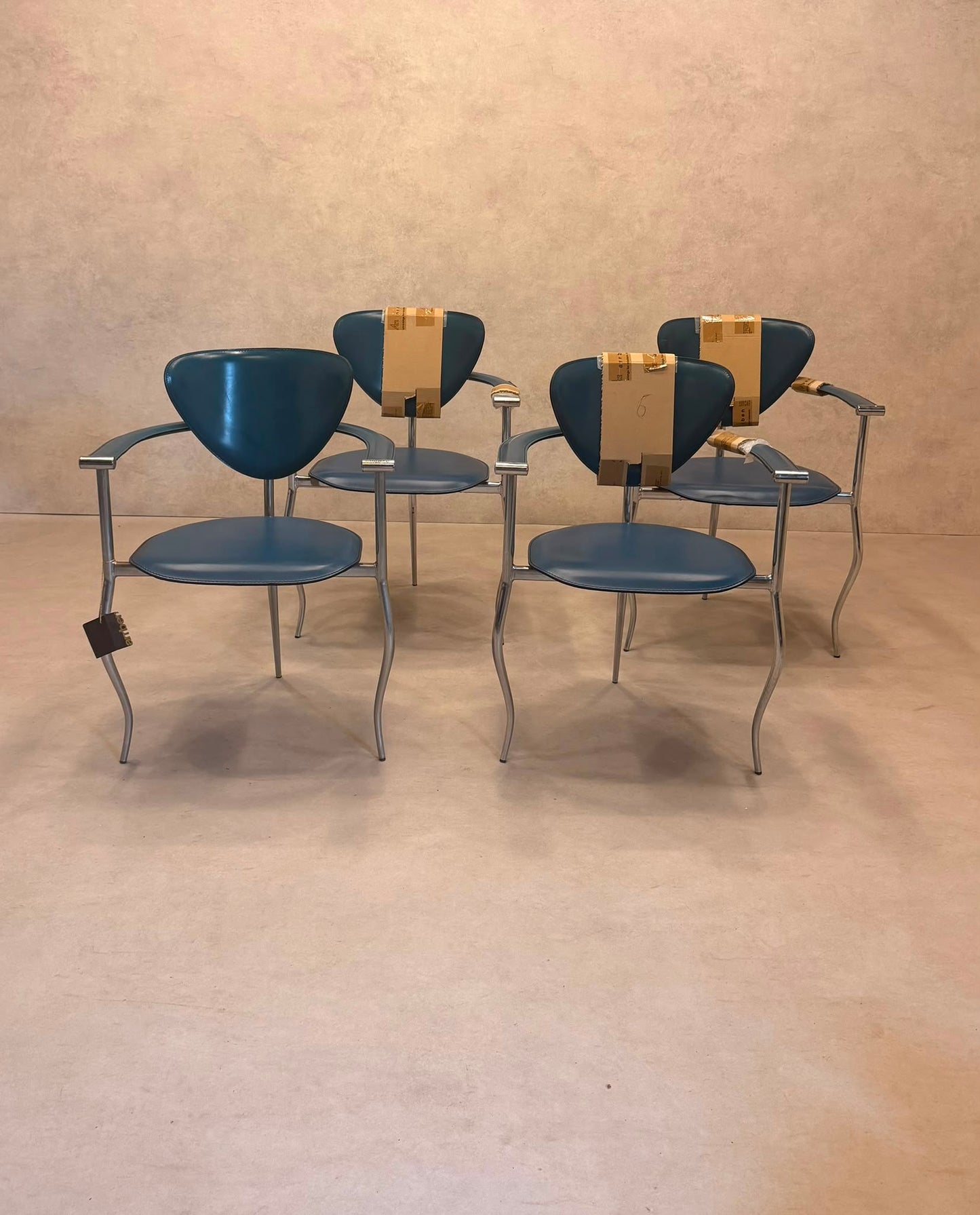 4er Set Vintage Arrben „Marilyn“ Leder Armlehnstühle (80er)