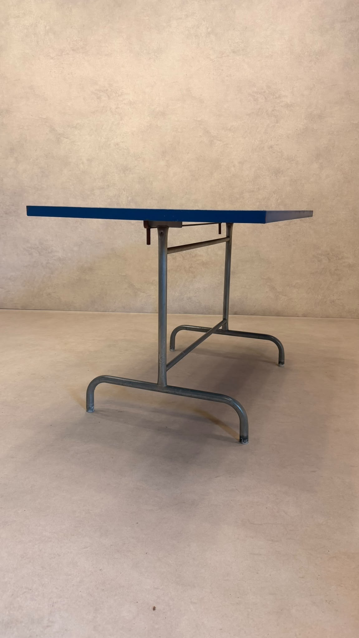 Schaffner Gartentisch klappbar aus Metall in blau lackiert