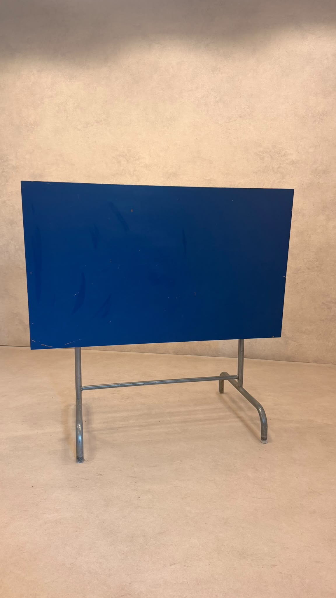 Schaffner Gartentisch klappbar aus Metall in blau lackiert