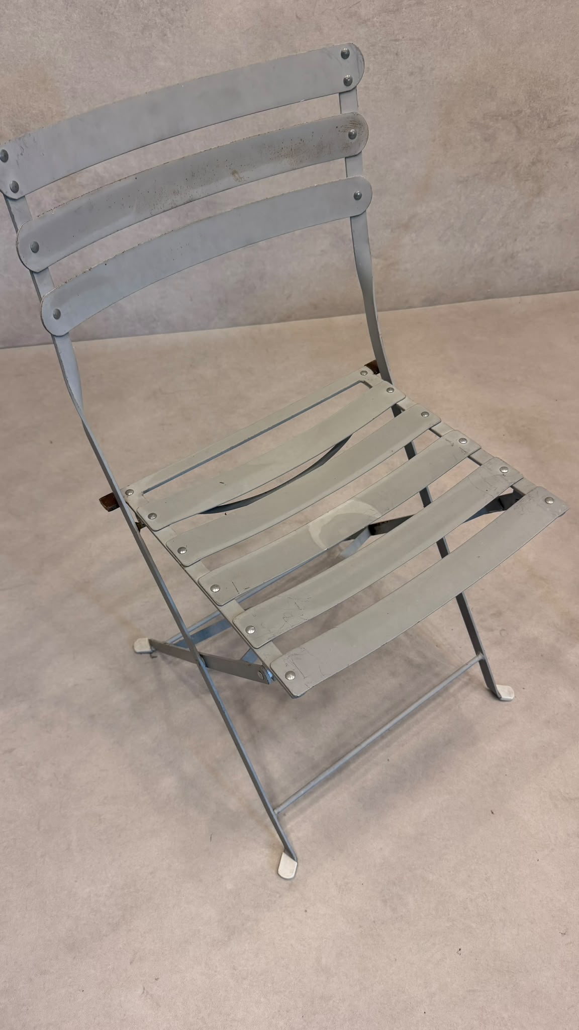 2er Set Bistro Garten Klappstühle aus Metall in Grau