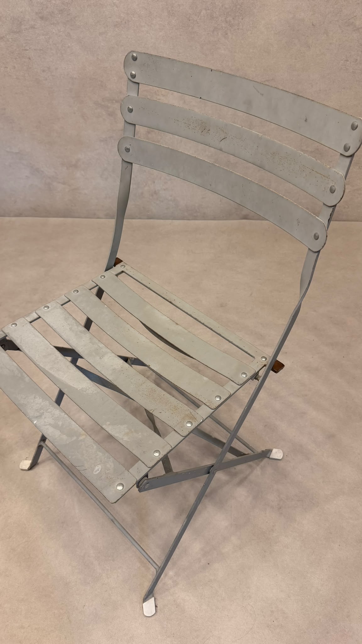 2er Set Bistro Garten Klappstühle aus Metall in Grau