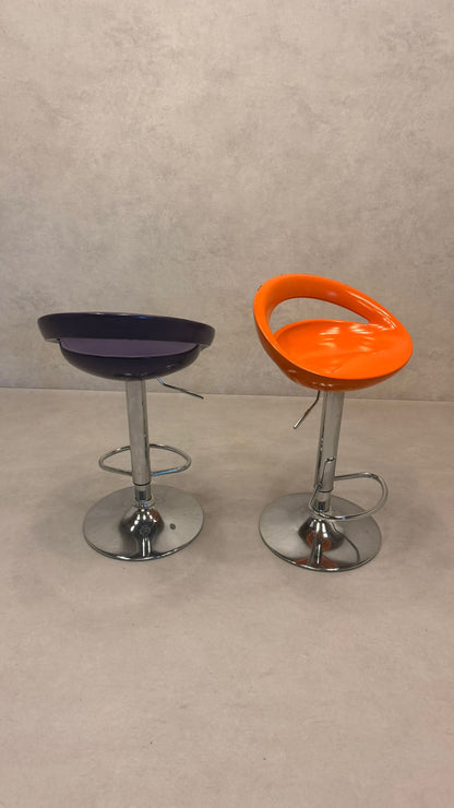 2er Set höhenverstellbare Barhocker im Space Age Design