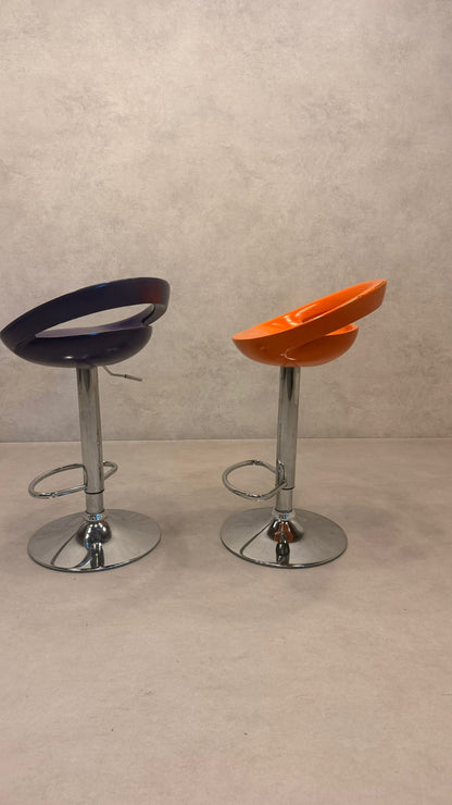 2er Set höhenverstellbare Barhocker im Space Age Design