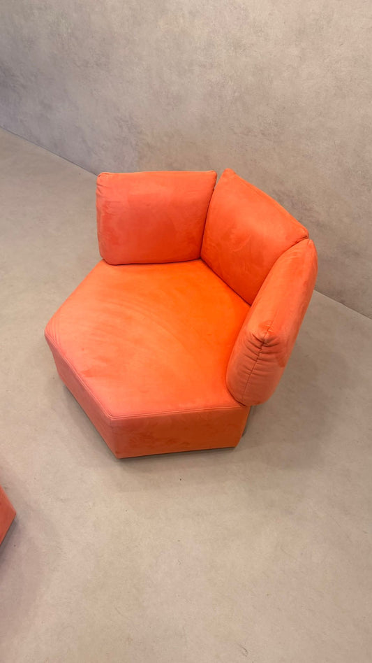 6-eckiger Design-Sessel in Hexagon-Form mit Hocker