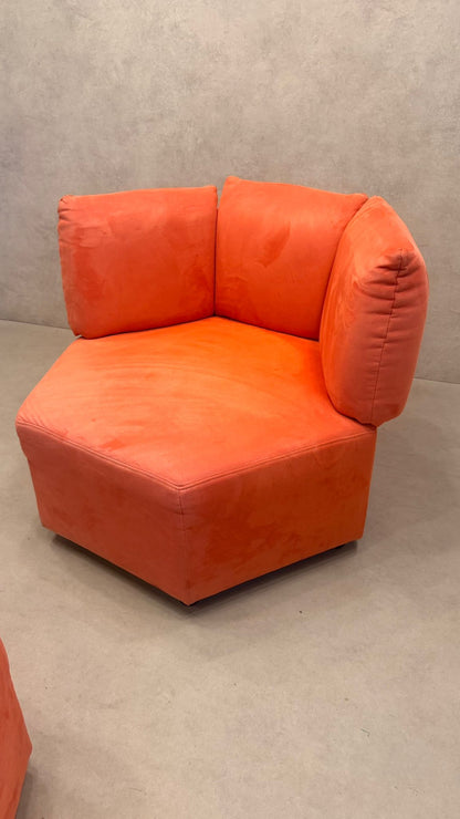 6-eckiger Design-Sessel in Hexagon-Form mit Hocker