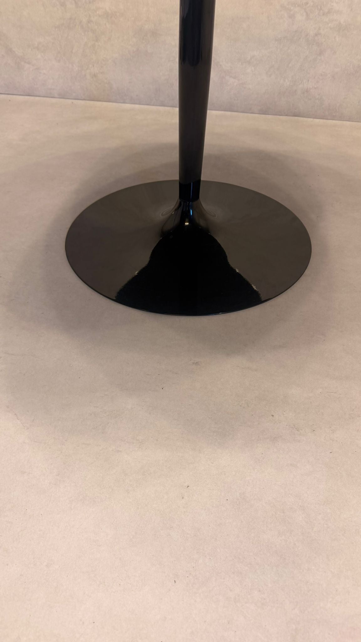 Design Tisch "Planet" mit Tulipfuss von Calligaris Italia