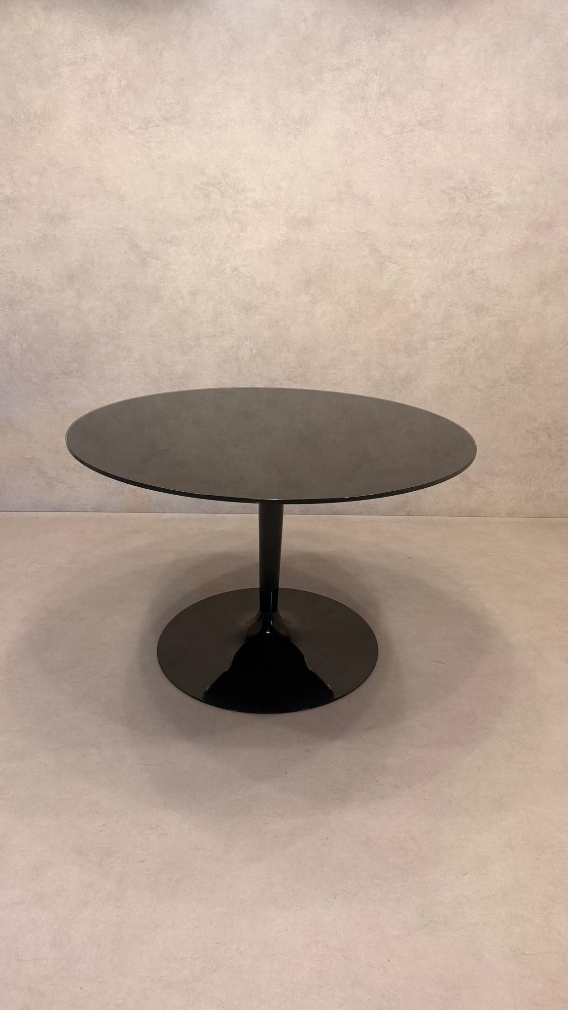 Design Tisch "Planet" mit Tulipfuss von Calligaris Italia