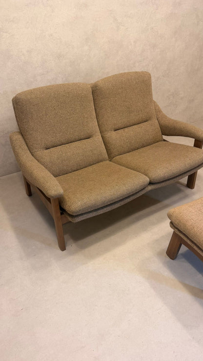 Skandinavisches 2-Sitzer Sofa mit Hocker aus den 70er Jahre