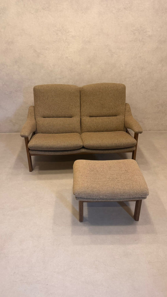 Skandinavisches 2-Sitzer Sofa mit Hocker aus den 70er Jahre