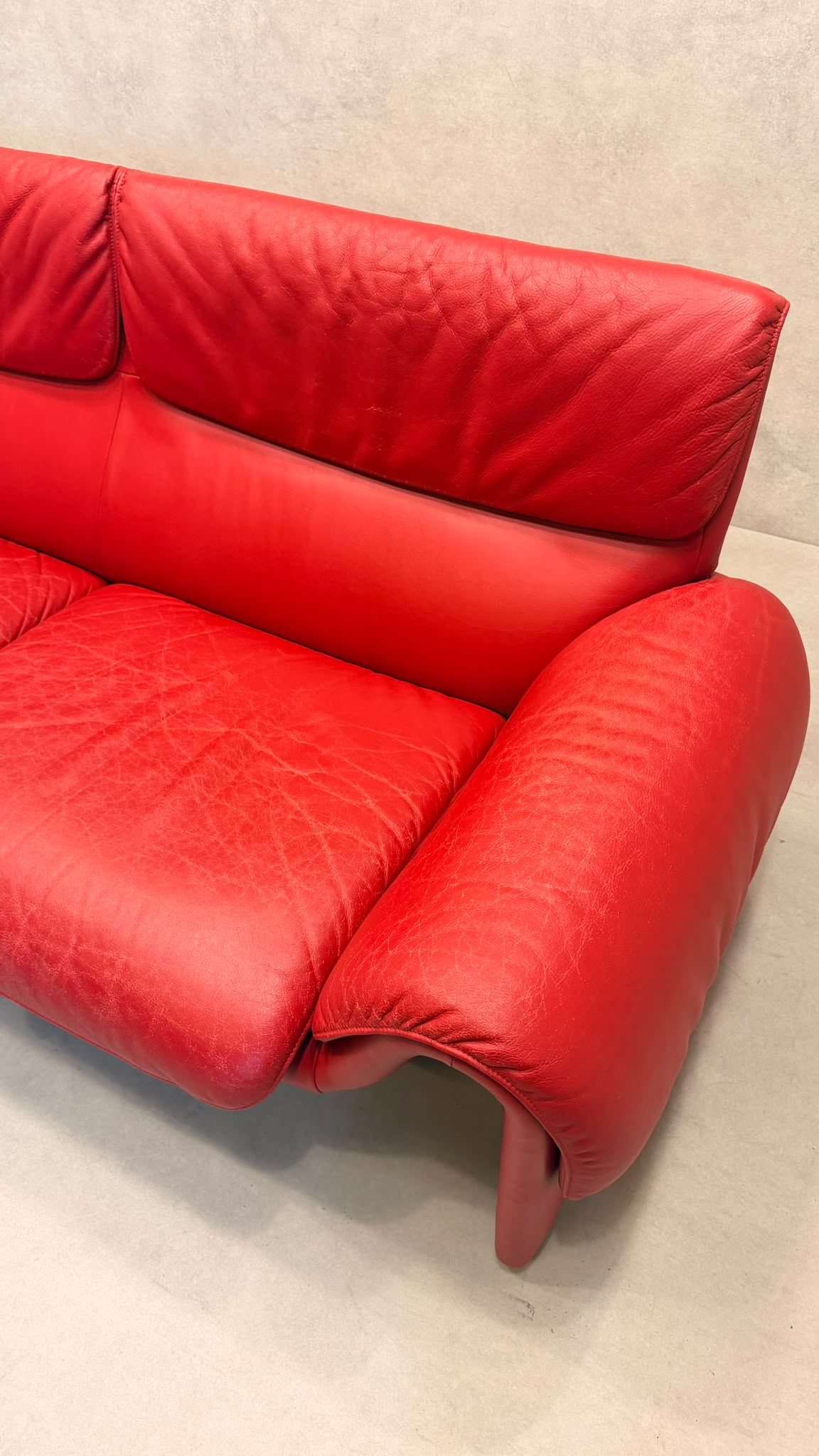 De Sede DS-2011 Ledersofa aus den 80`s in rot