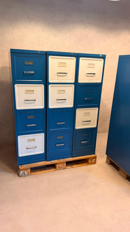 Industrial Metallschrank in Blau Weiss im Vintage Design