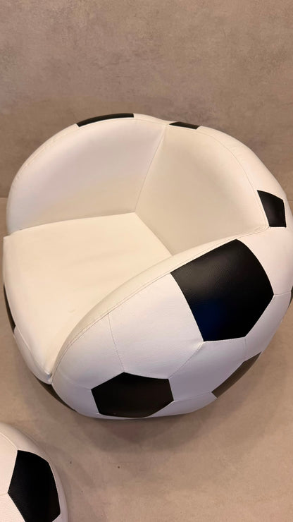 Design Fussball Sessel drehbar mit passendem Hocker