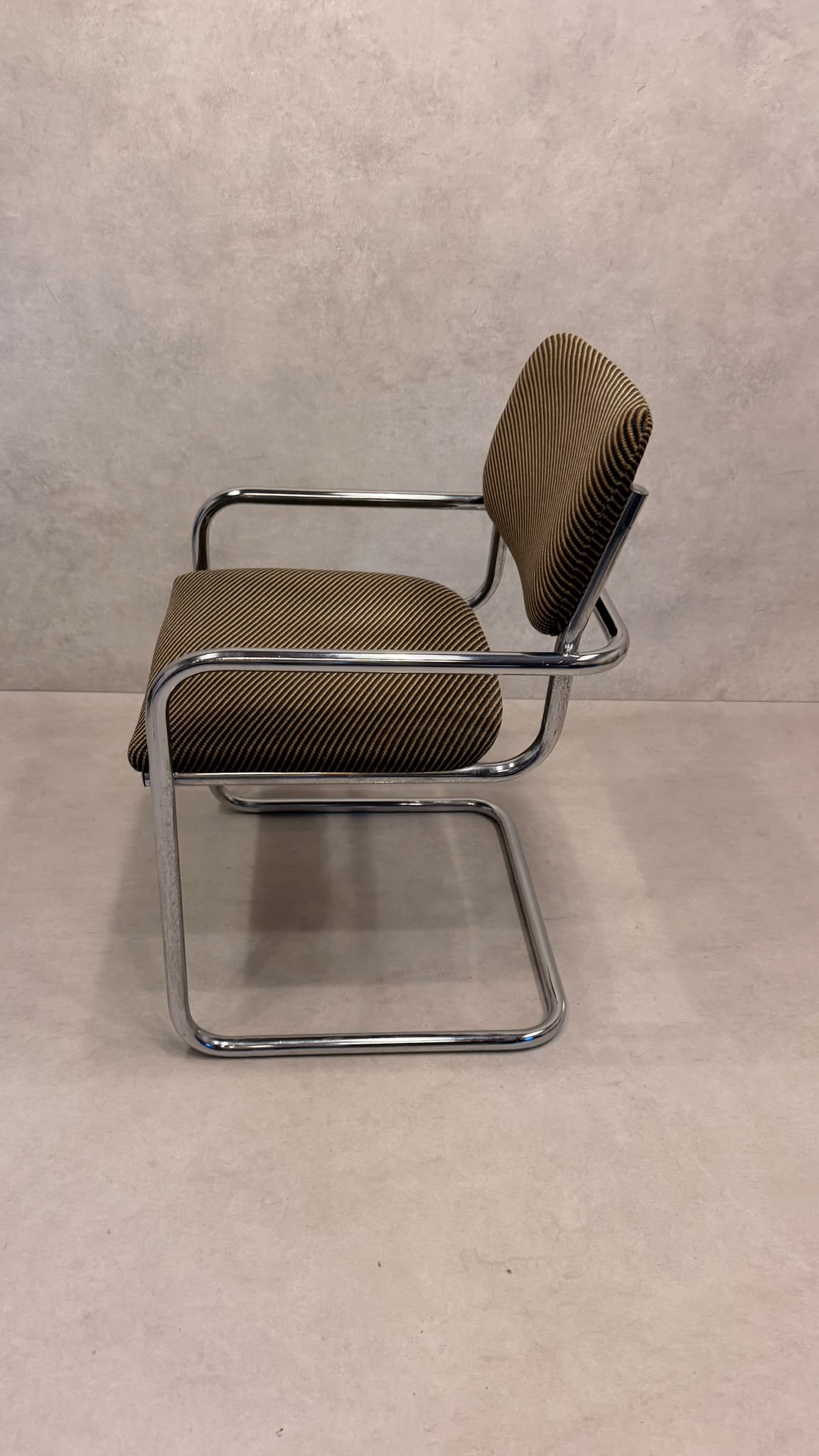 Vintage Bauhaus Freischwinger Sessel gepolstert