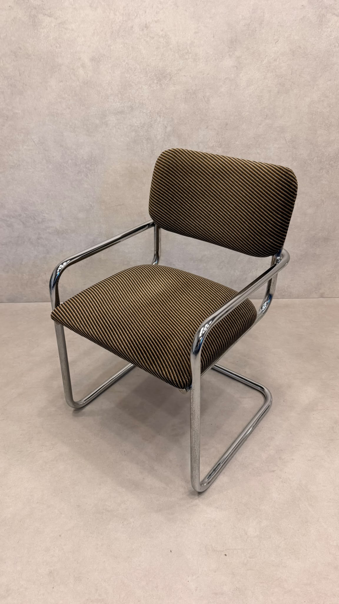 Vintage Bauhaus Freischwinger Sessel gepolstert